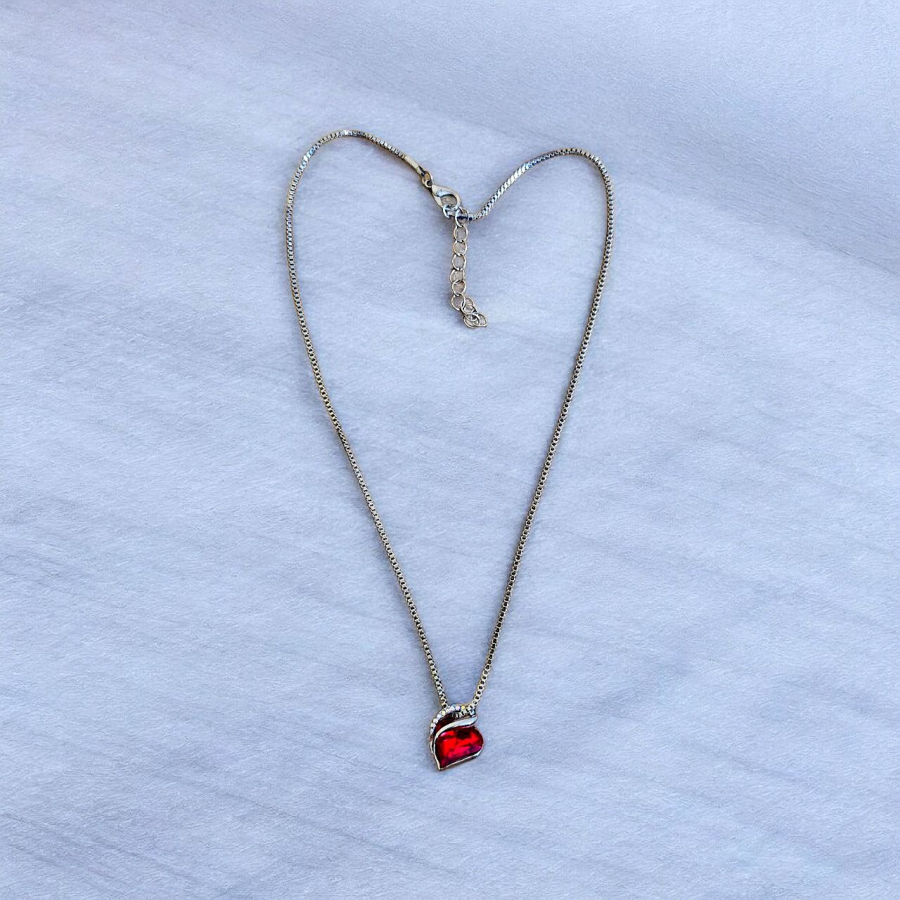 שרשרת לב עם קופסת פרח נפתחת